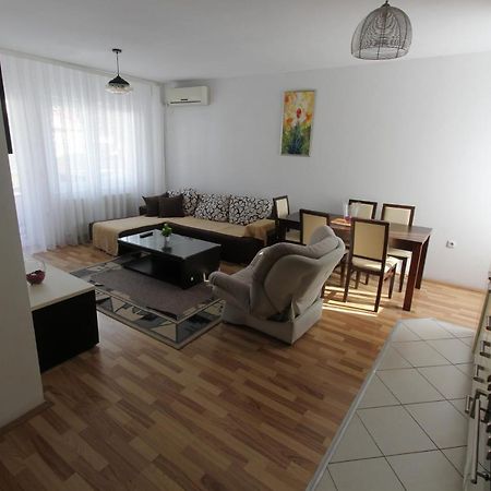 Kasumi Apartment Пристина Екстериор снимка