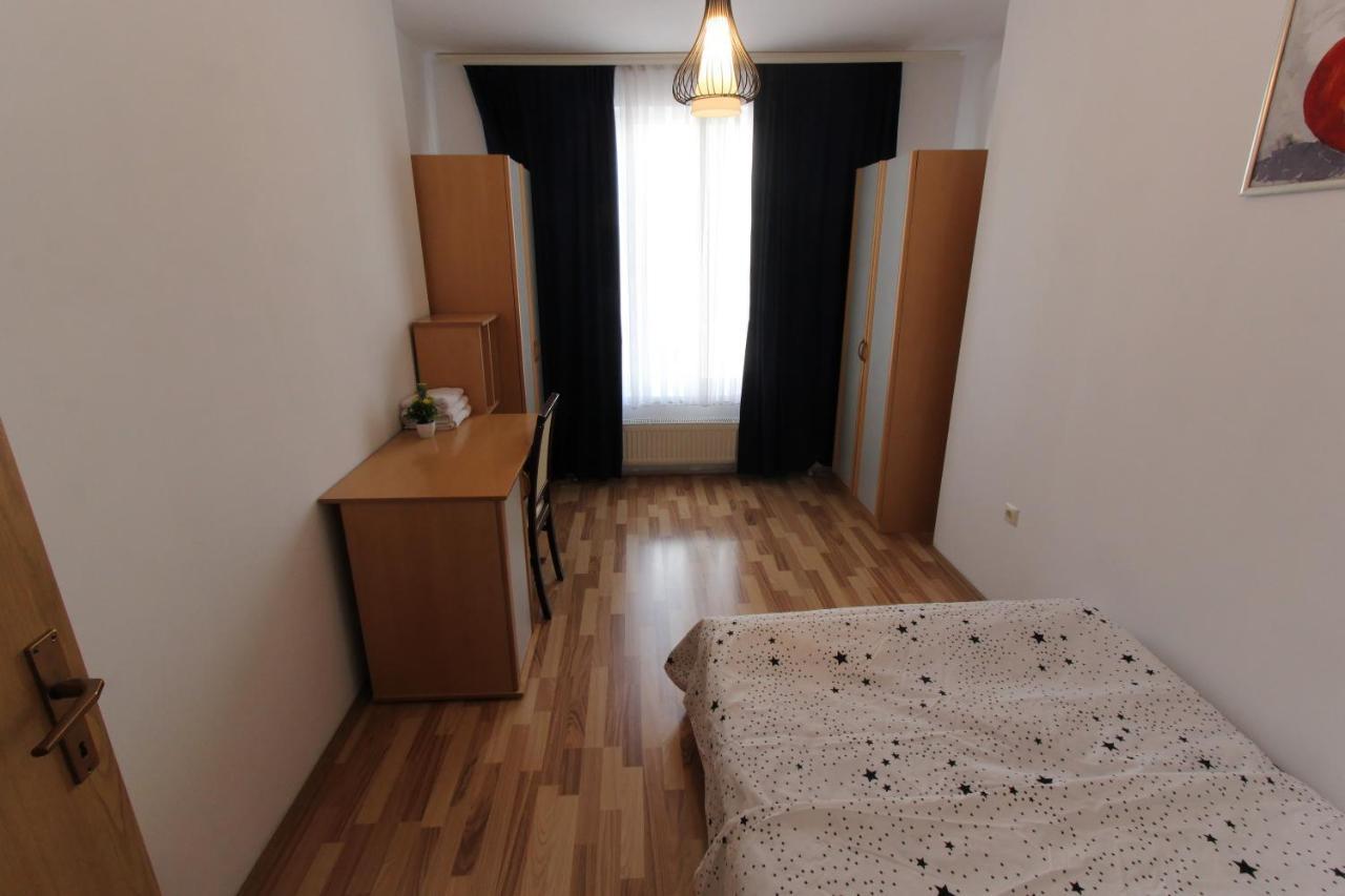 Kasumi Apartment Пристина Екстериор снимка